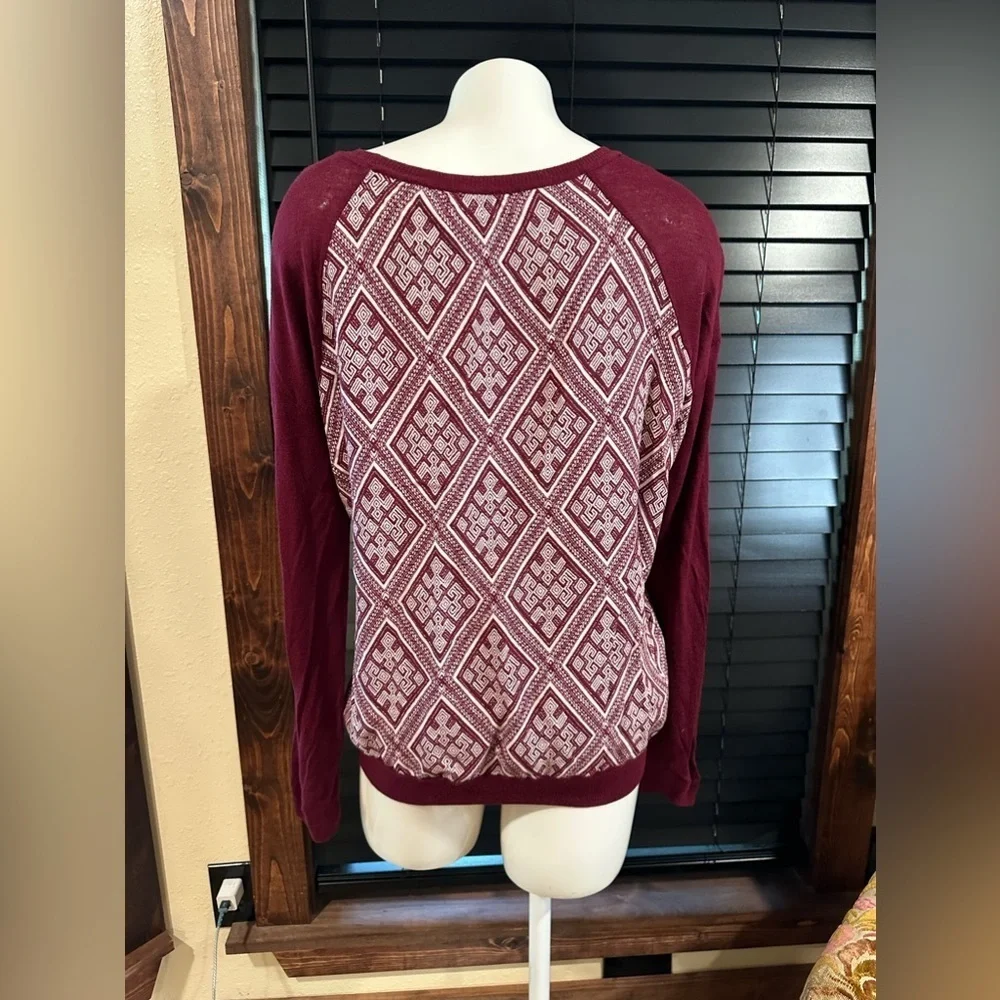 EUC Skies are Blue Top Womens Large Maroon Bandana Mixed Print Boho Popover Knit - Picture 4 of 6